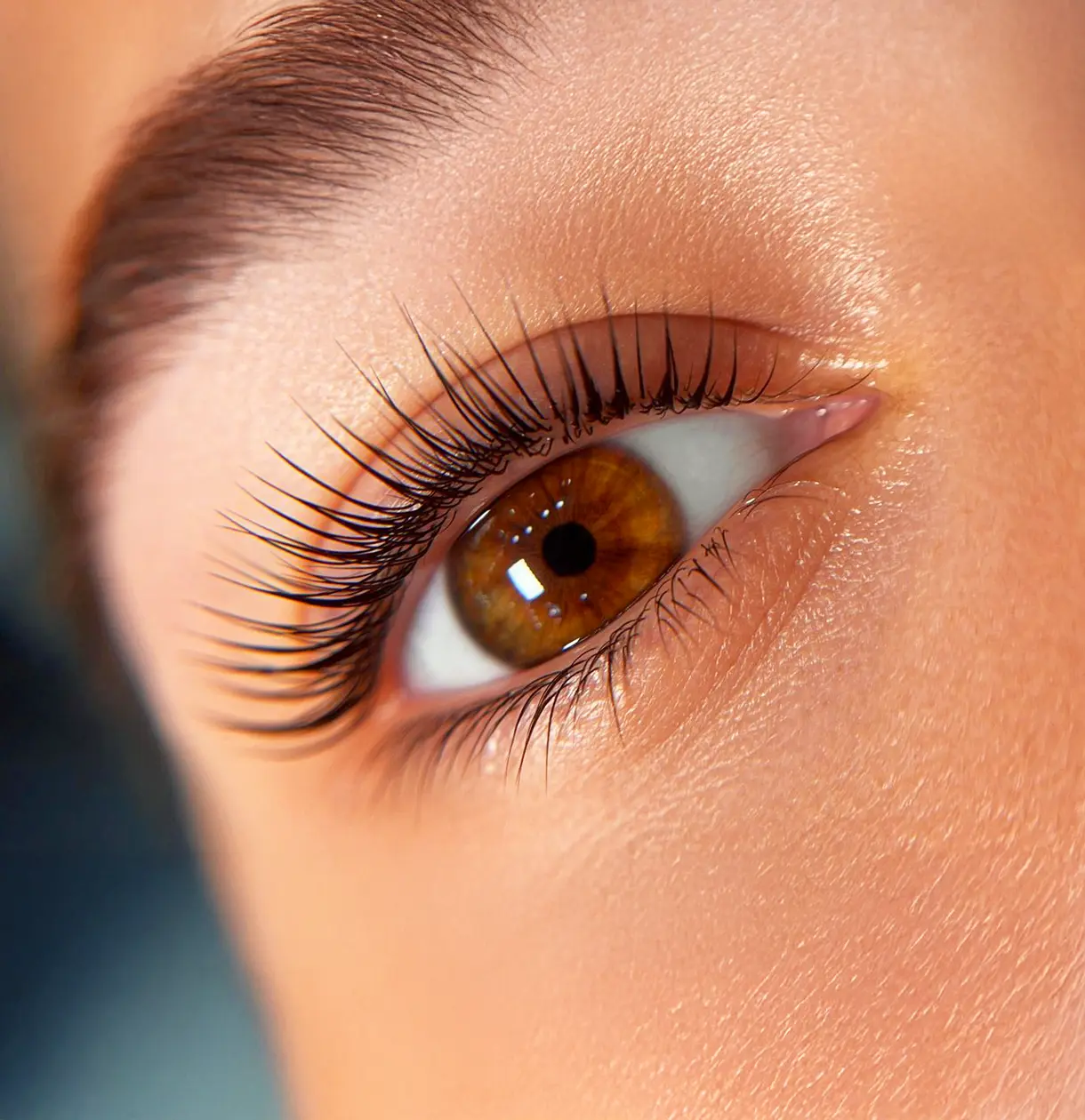 Rehaussement naturel des cils chez Eyelight