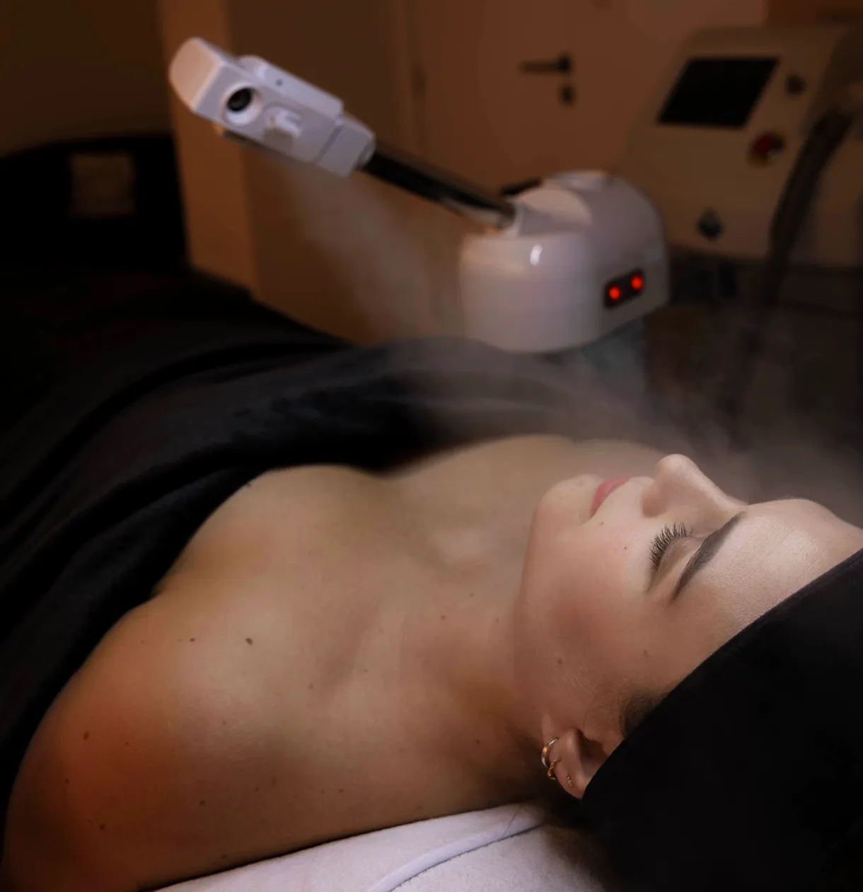 Soins du visage et microneedling chez Eyelight